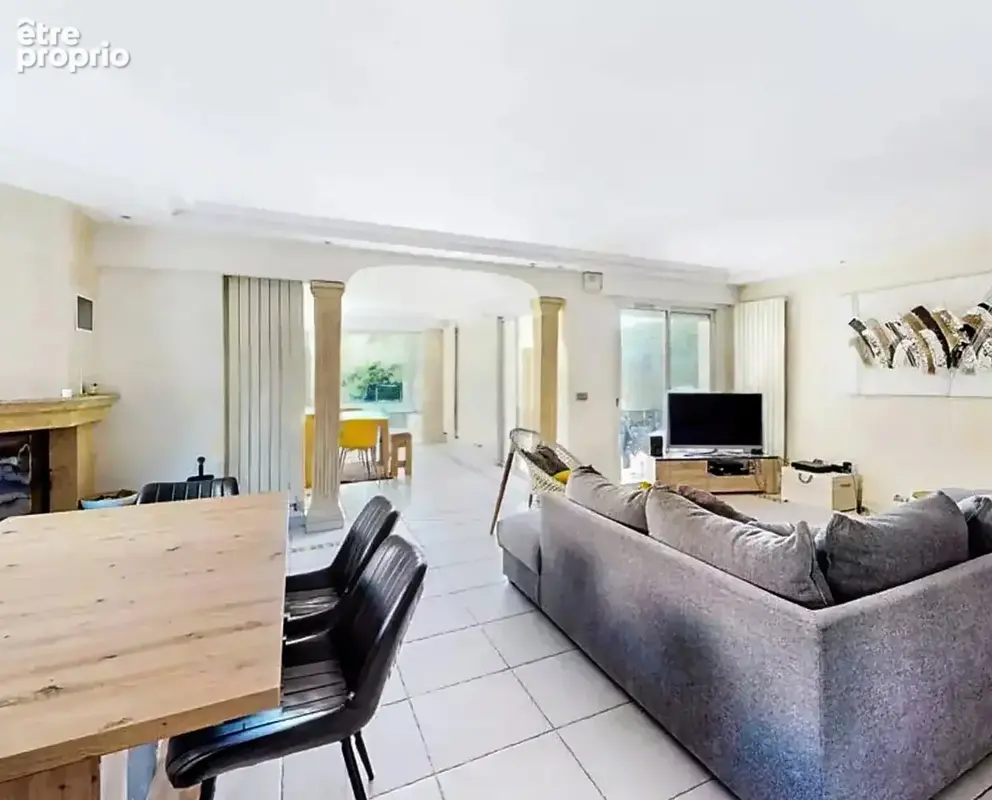 Antibes – Villa récente avec piscine, quartier calme et recherché – 1 450 000 € - photo 9