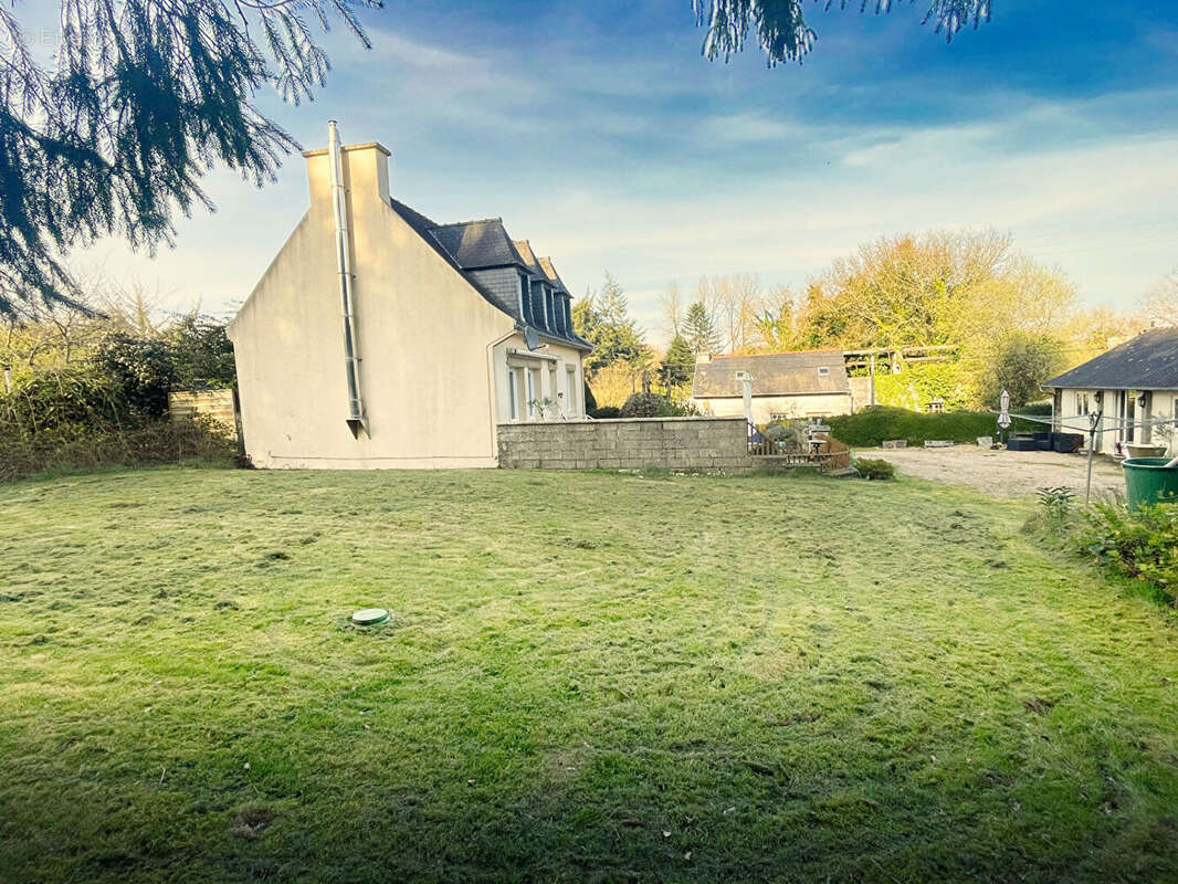 Maison à HUELGOAT