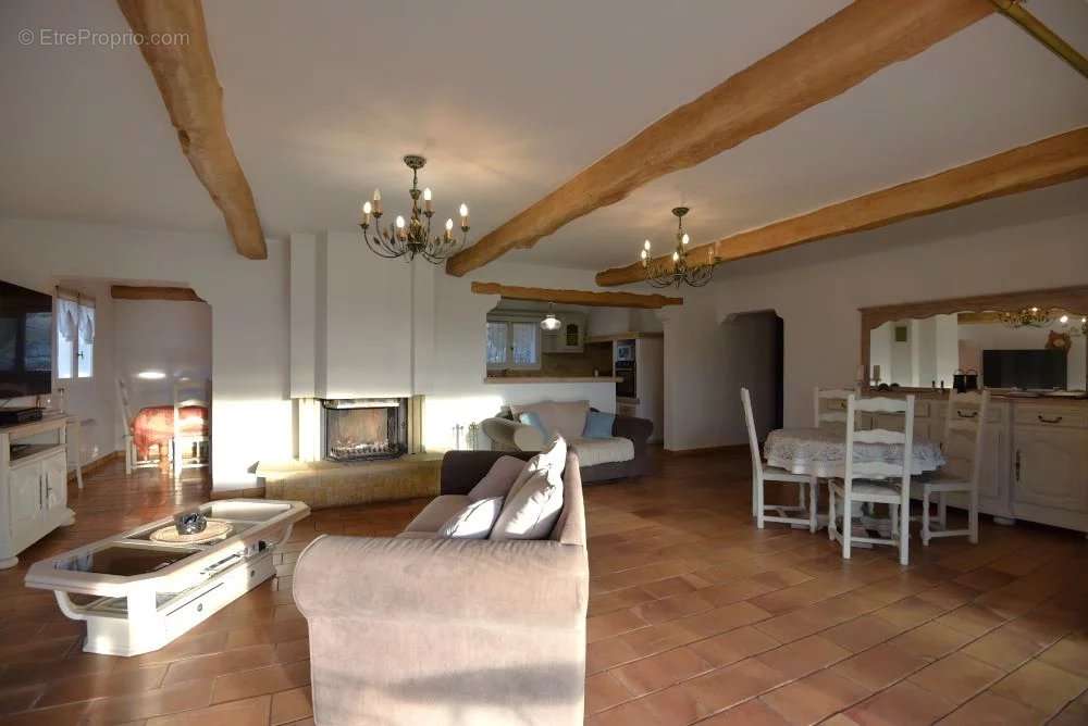 Maison à MONTAUROUX