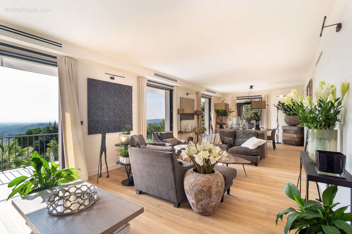 Maison à TOURRETTES-SUR-LOUP