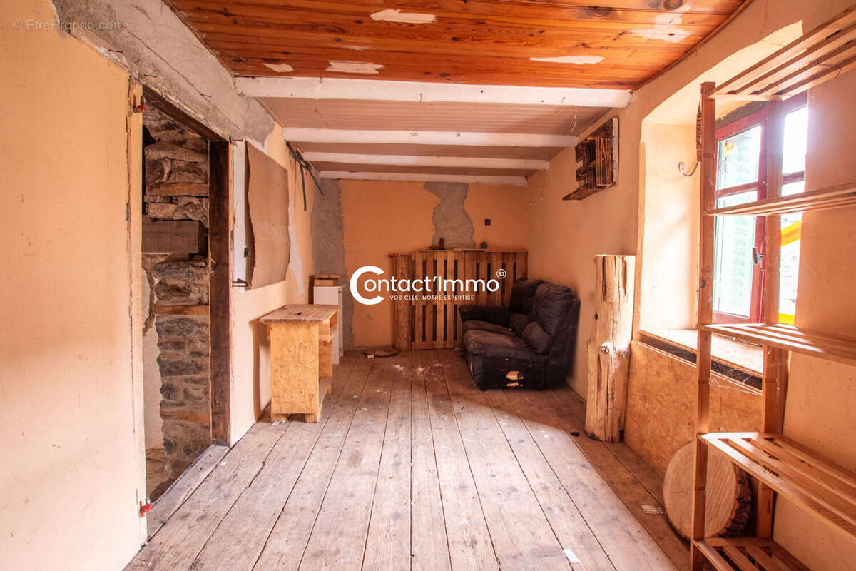 Maison à TOURZEL-RONZIERES