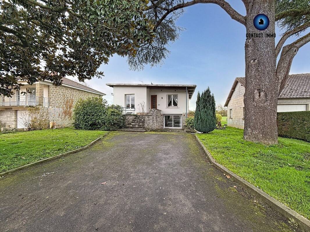 Maison à SAINT-PANTALEON-DE-LARCHE