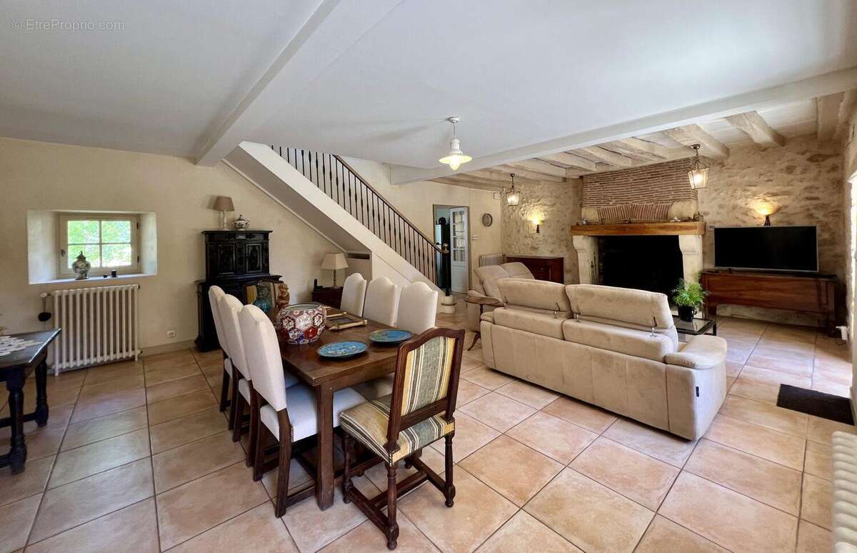 Maison 286 m² à Bergerac  - photo 2