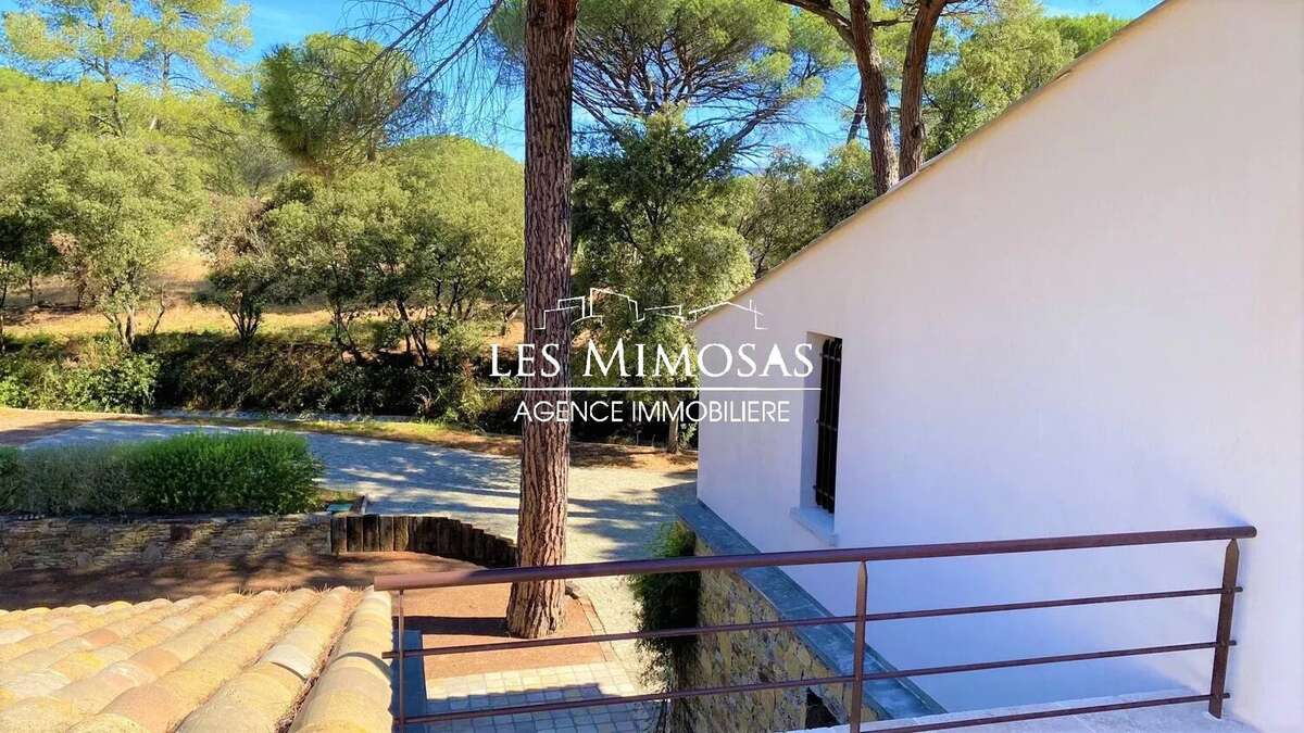 Maison à ROQUEBRUNE-SUR-ARGENS