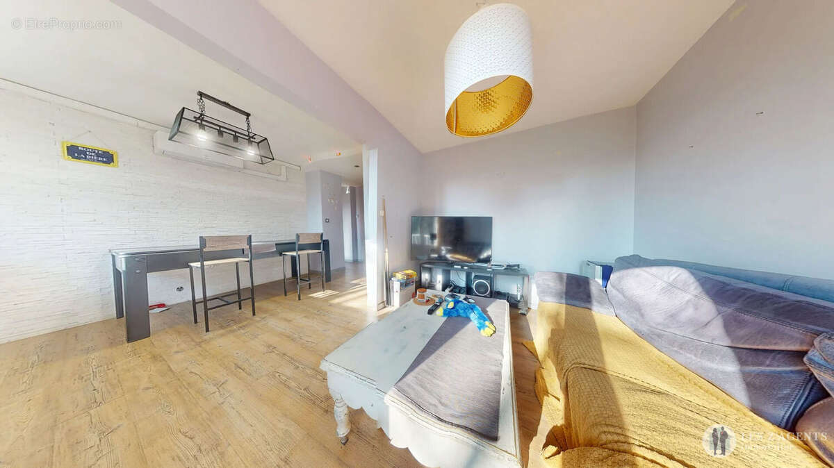 Appartement à SAINT-MARTIN-D'HERES