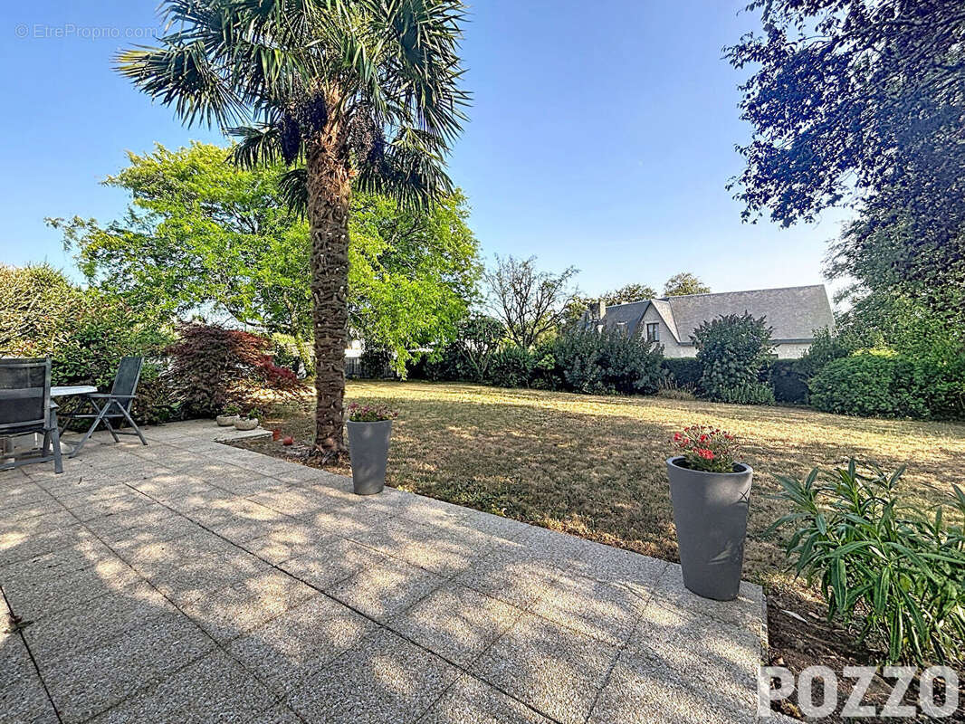A Vendre - AVRANCHES - LE VAL SAINT PERE - Maison 6 pièce(s) 150 m² - Terrain - photo 2