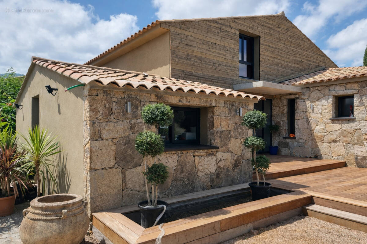 Maison à SAN-GAVINO-DI-CARBINI