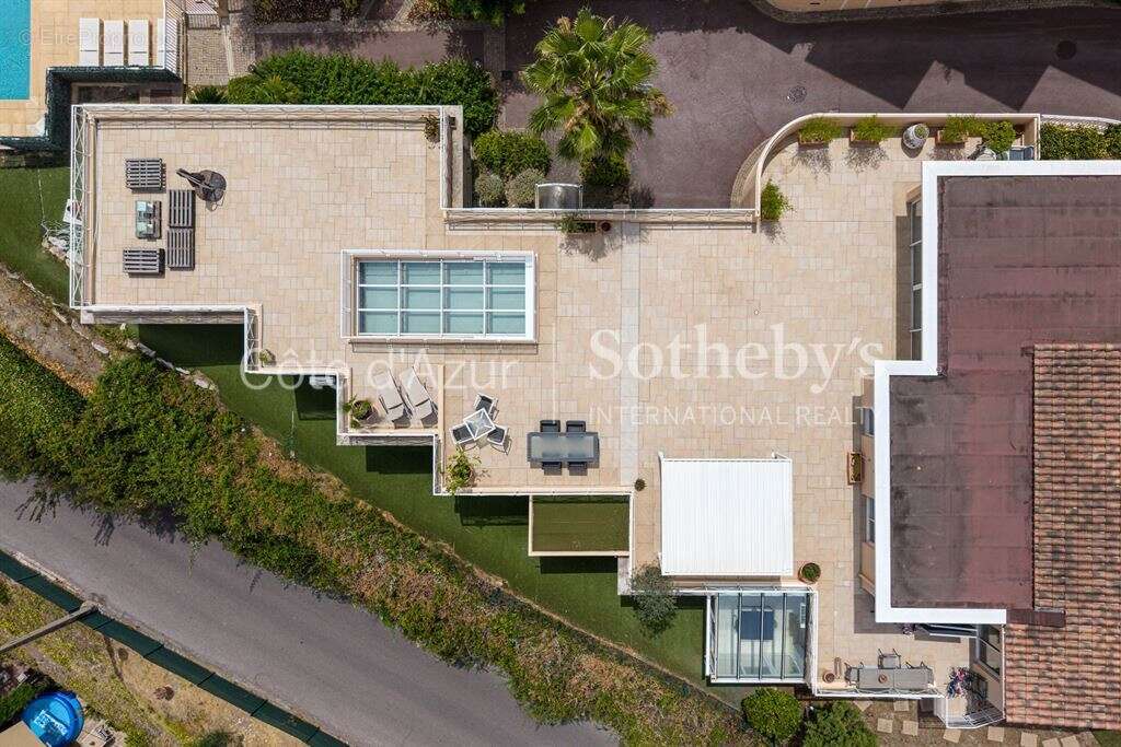 Duplex avec jardin, piscine et vue panoramique sur la mer sur les hauteurs de Nice - photo 4
