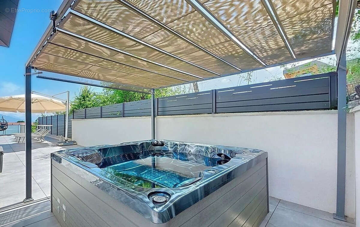 Maison à DIVONNE-LES-BAINS