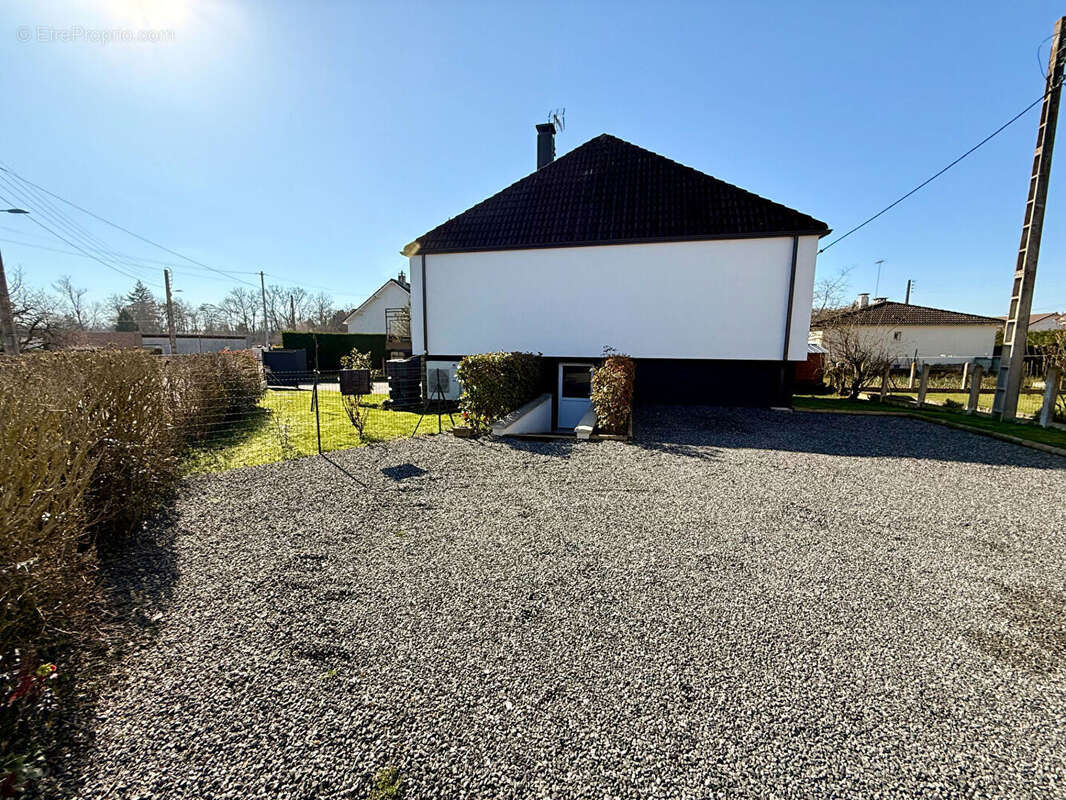 Maison à DOMPIERRE-SUR-BESBRE