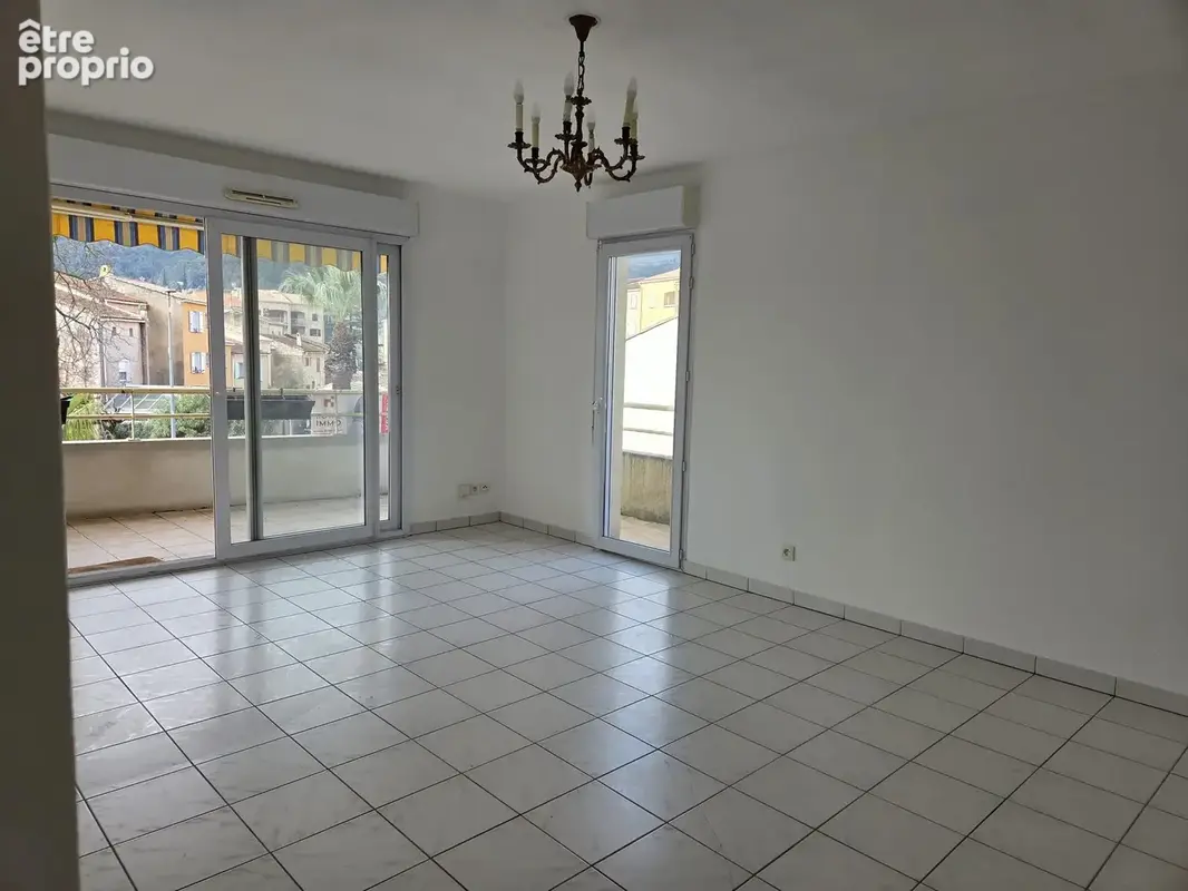 Appartement à SOLLIES-PONT