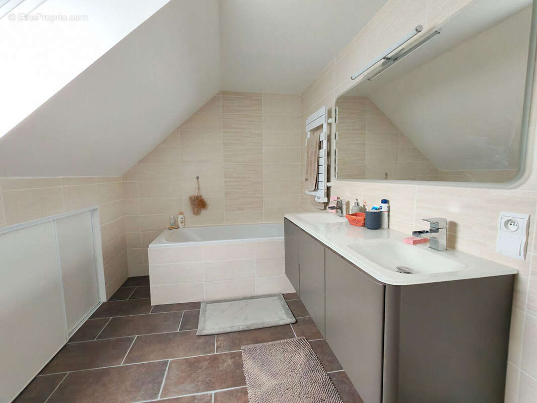 Maison à SAVIGNY-LE-SEC