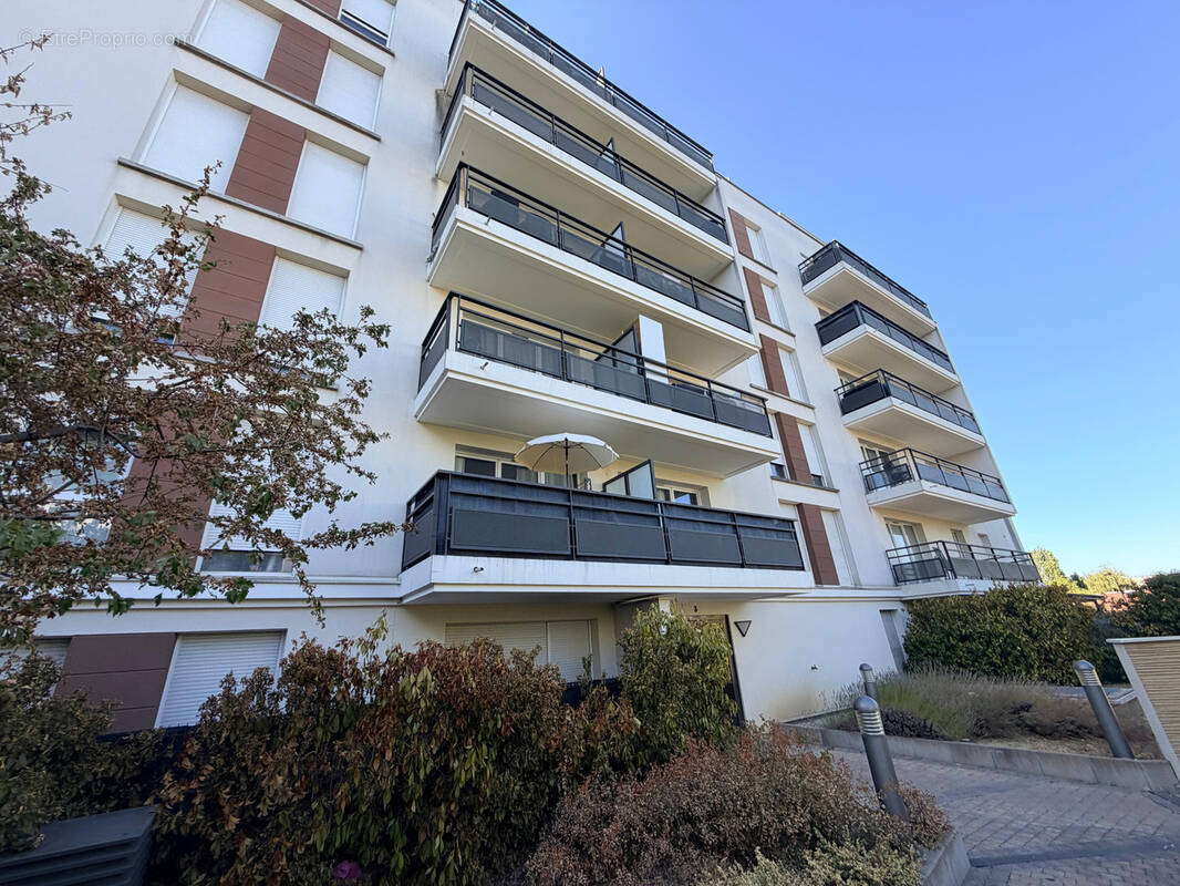 Appartement à COURCOURONNES