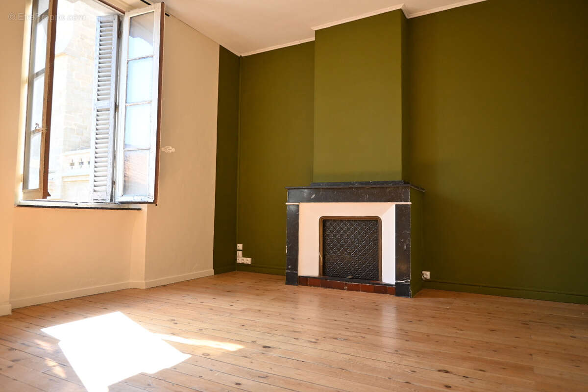 Charmant appartement T4 de 124 m2 en dernier étage au cœur du centre-ville de Carcassonne - photo 1