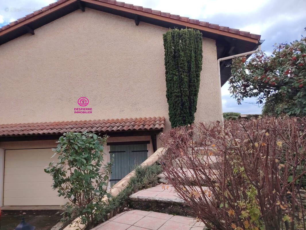 Maison à SALAISE-SUR-SANNE