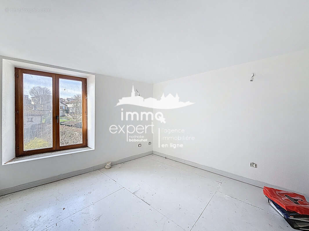 Appartement à MIRECOURT