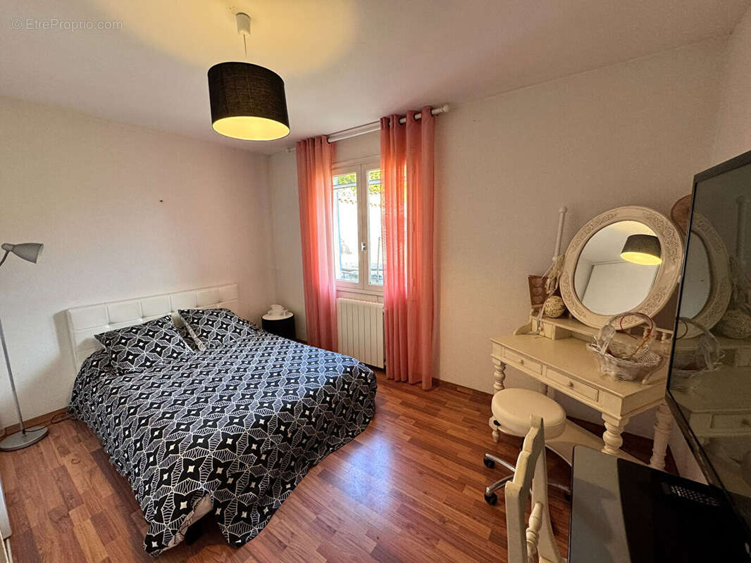 Carcassonne Grazailles pavillon plain-pied 101 m² sous-sol complet 3 chambres terrain 423 m² terrasses sans vis-à-vis cheminée i - photo 6