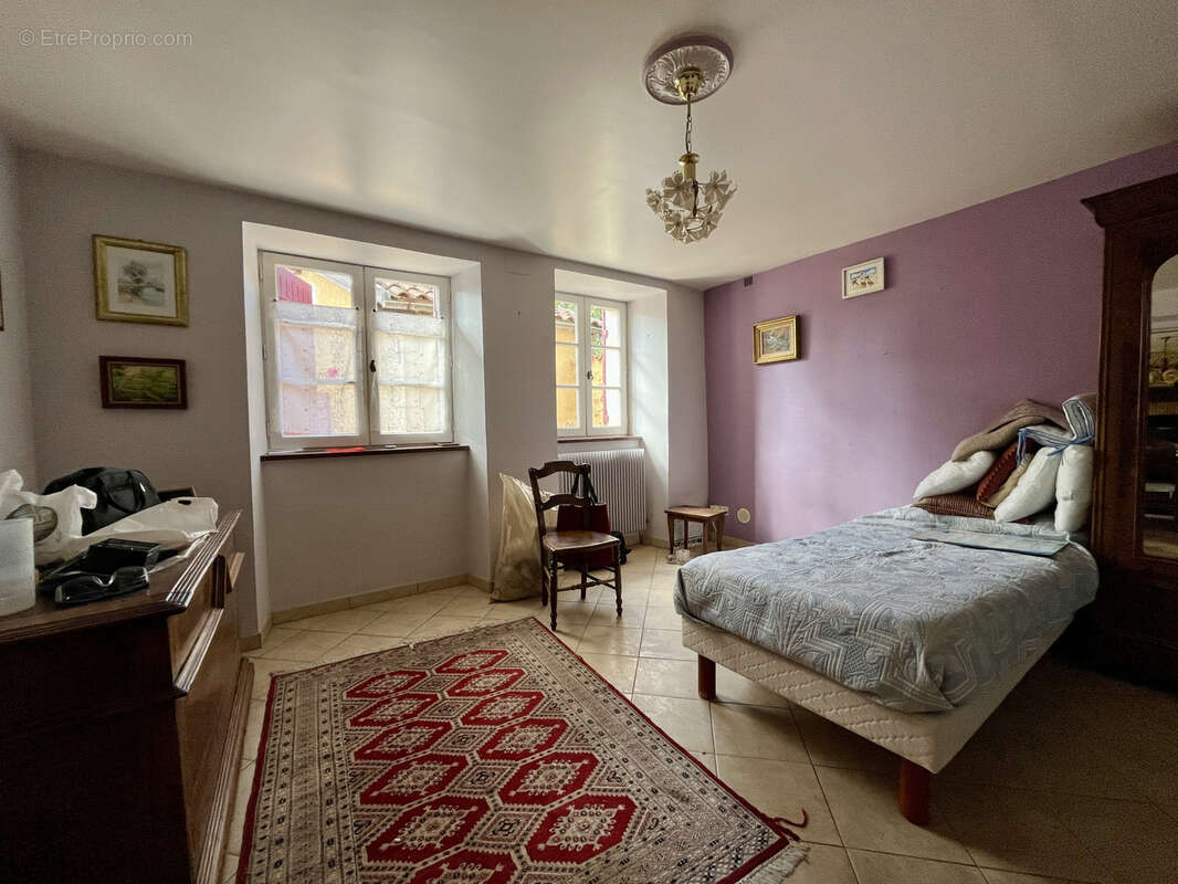 Maison de caractère avec dépendances et terrain - photo 11