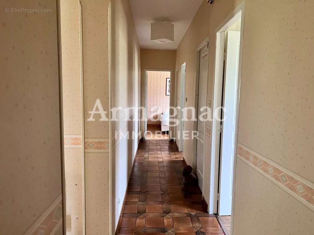 Maison à VIC-FEZENSAC