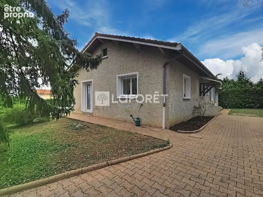 Maison de plain-pied 140 m², genay au calme avec grand terrain arboré - photo 2