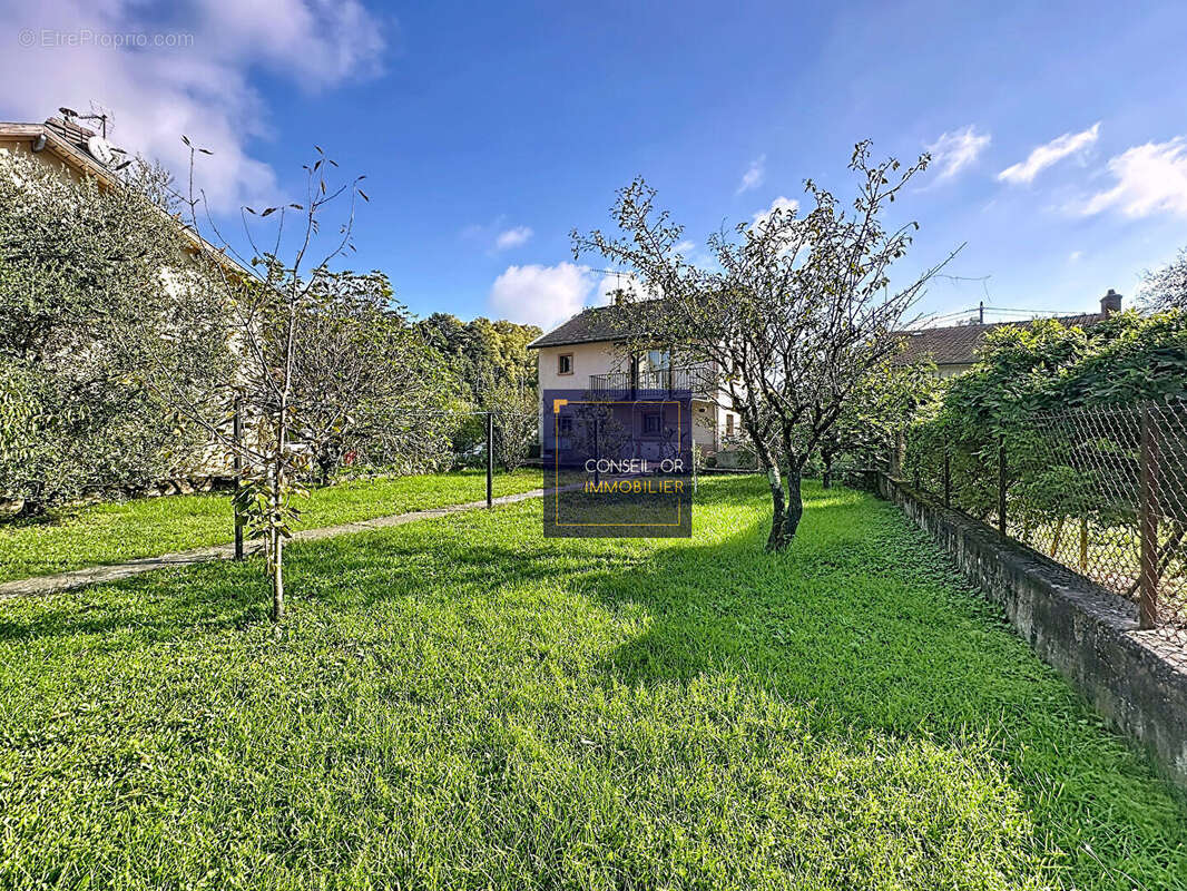 Maison à SAINTE-FOY-LES-LYON