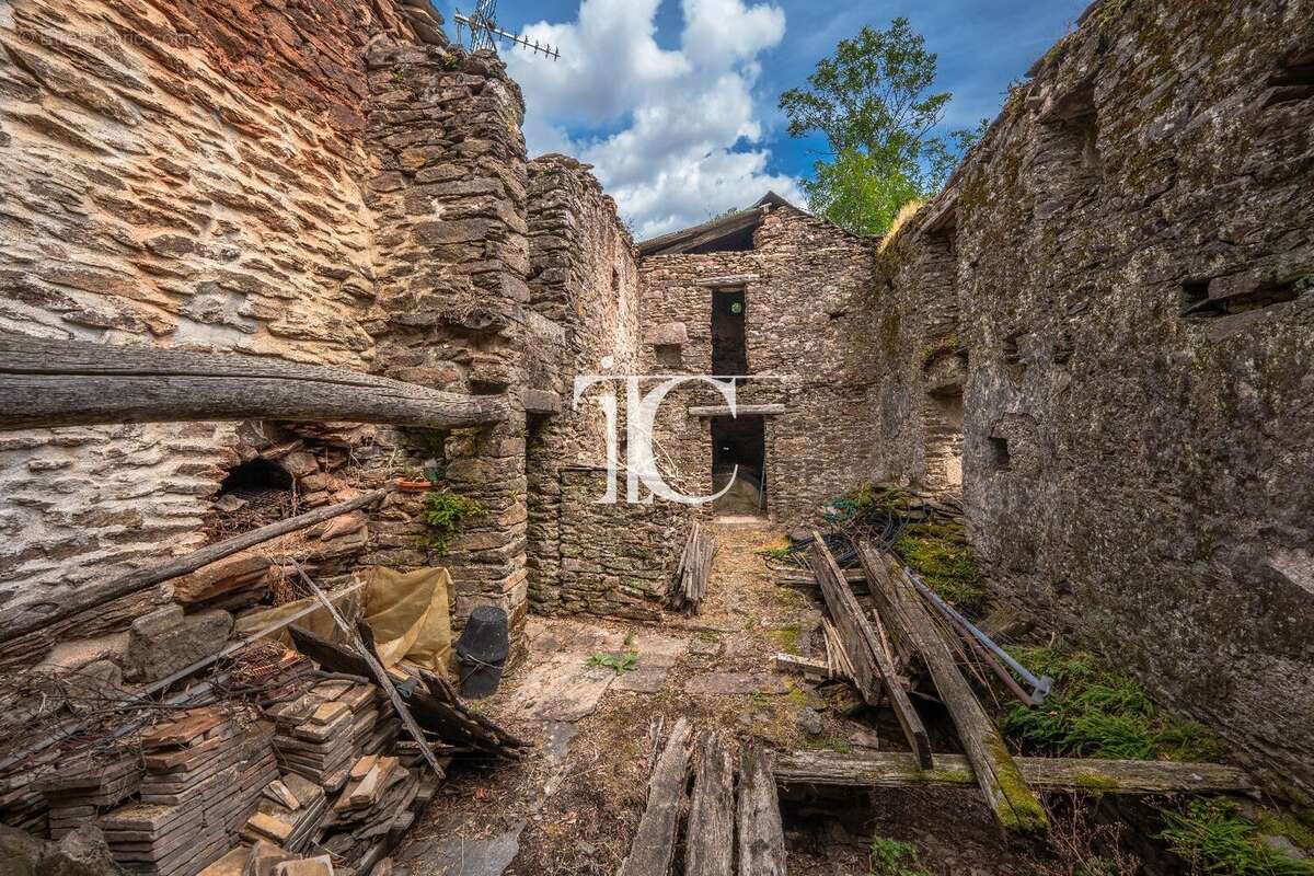Mas du xviii? à restaurer avec 5 ha de terrain - photo 13