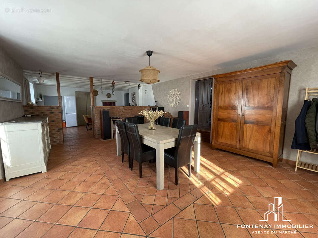 Maison 268 m² à Nalliers  - photo 4