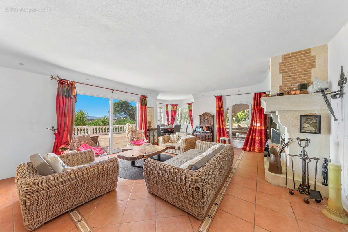 Villa 5 pièces - Bormes-Les-Mimosas - photo 4