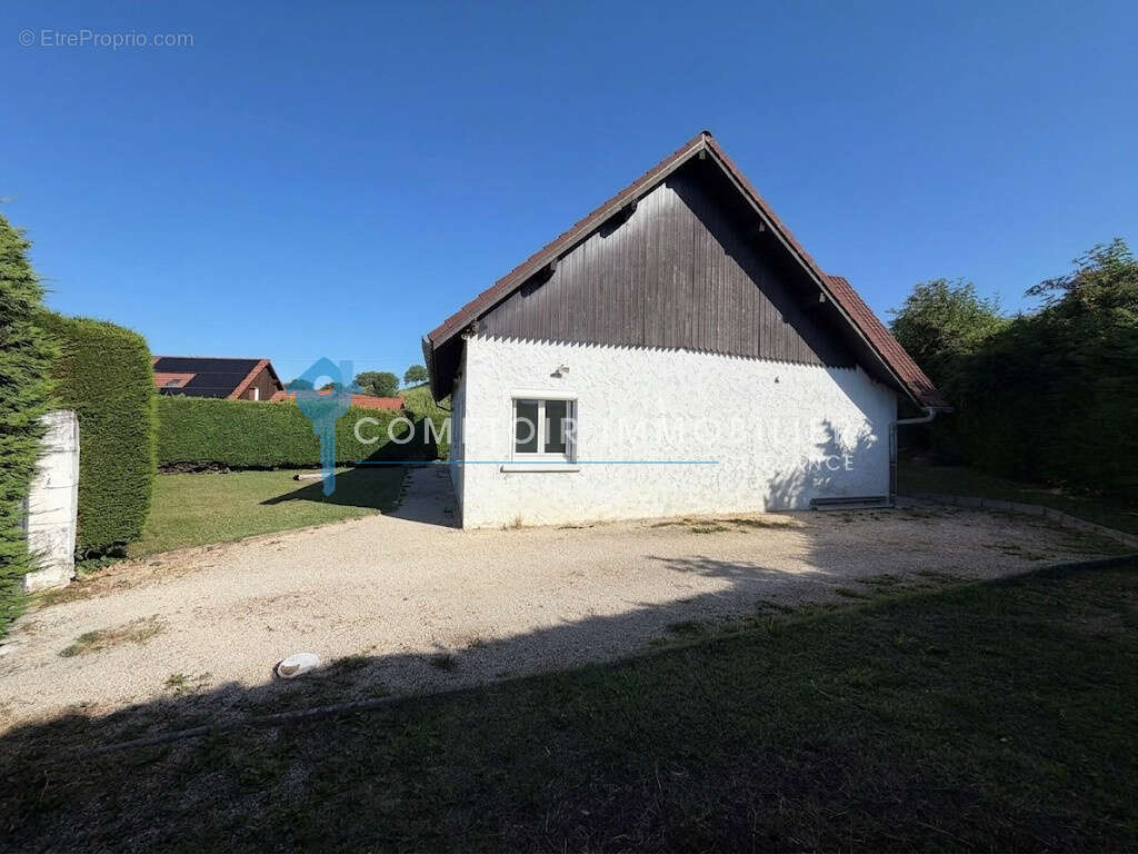 Maison familiale T7 sur la commune de  Montferrat - photo 2
