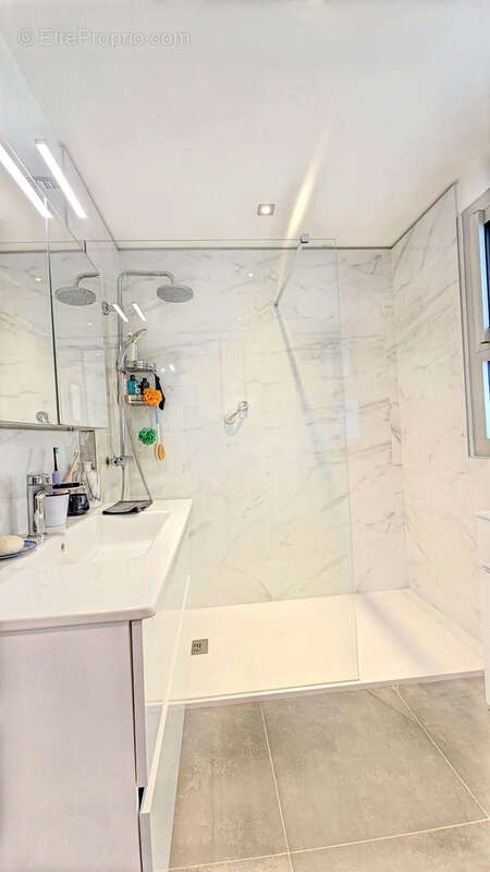 LE CANNET Europe à vendre appartement 2 pièces de 63 m2 avec terrasse, au calme absolu, parking et cave - photo 10