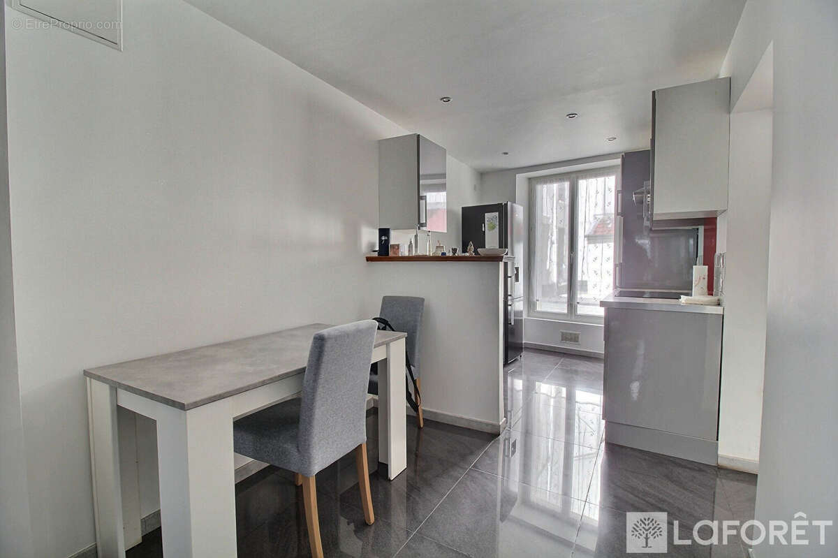Appartement à LA GARENNE-COLOMBES