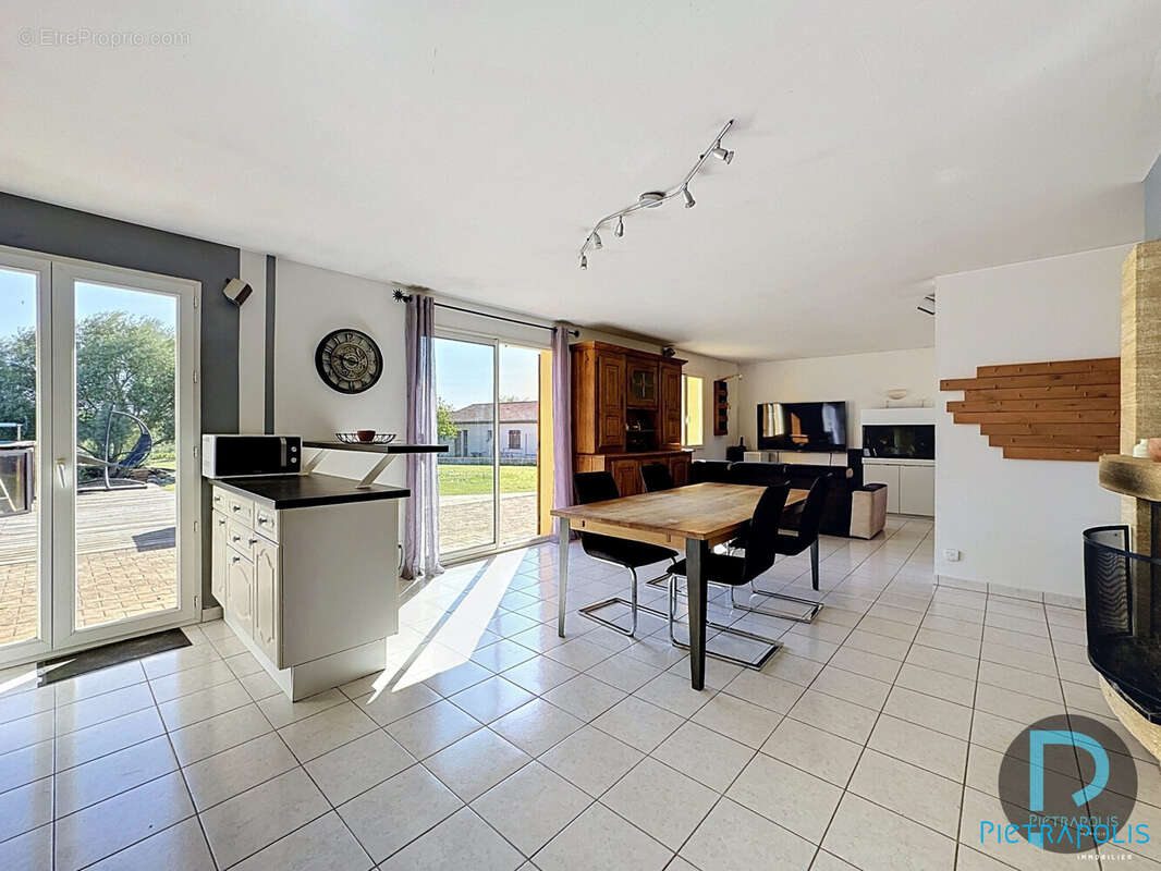 Maison 150 m² à Quincie-En-Beaujolais  - photo 5