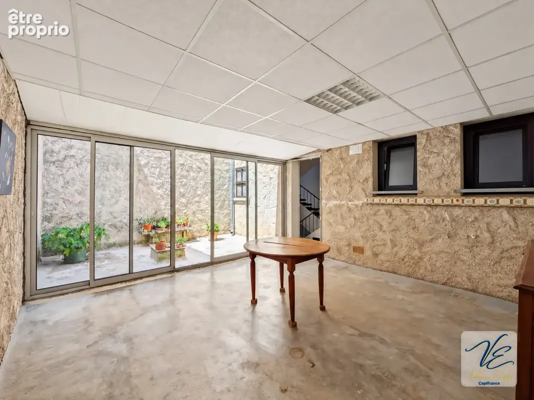 Maison rénovée à Siran – 3 chambres, terrasse, cour et grand garage de 60 m² - photo 7