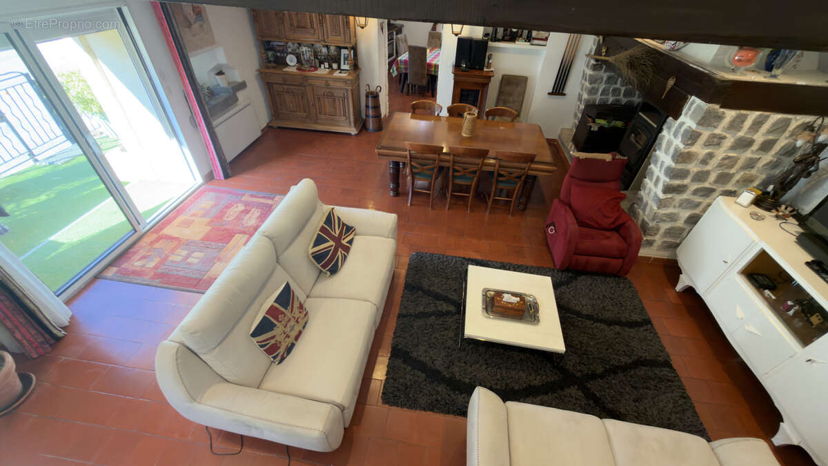 Maison à COMBOVIN