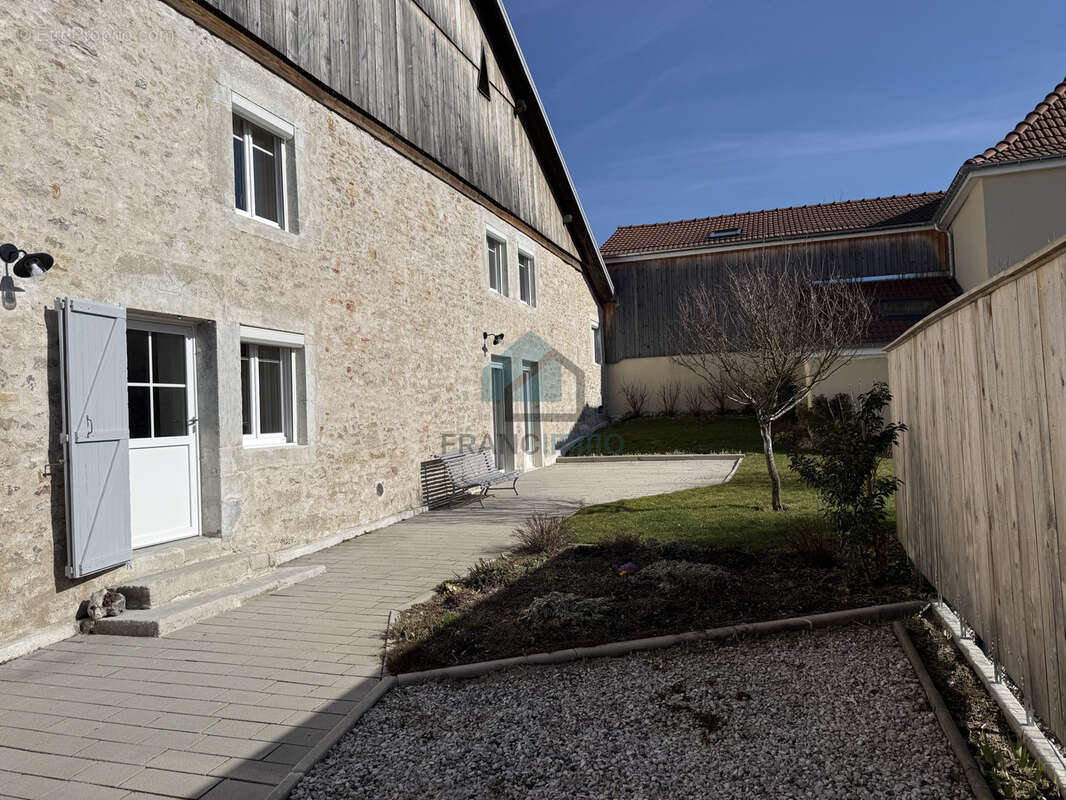 Maison à TREVILLERS