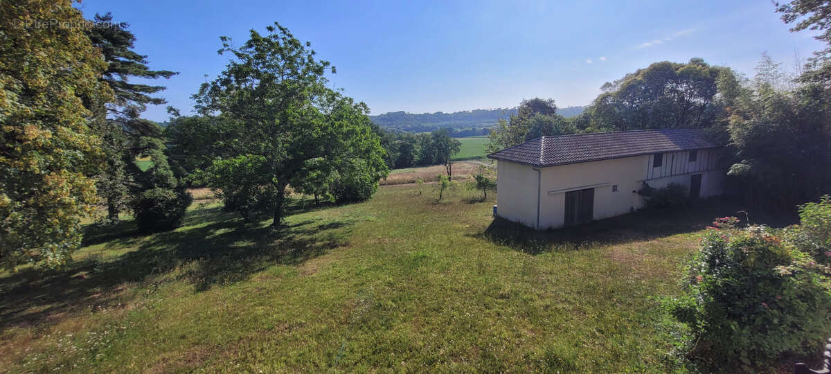 Secteur Samadet, maison de maître 6 chambres, avec sa dépendance sur plus de 2 hectares avec un puits - photo 12