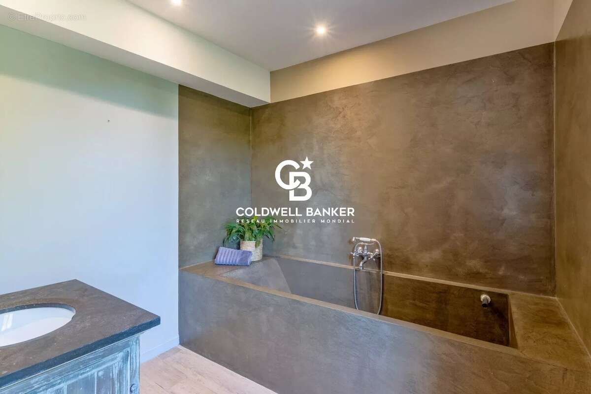 Maison à LA GARDE-FREINET