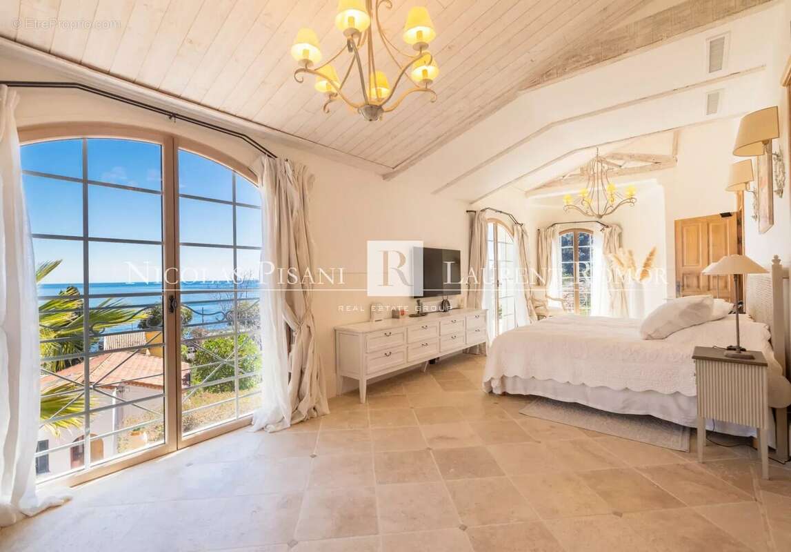 Maison à EZE