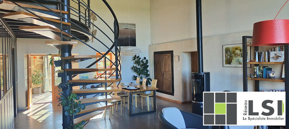 SEJOUR - SALLE A MANGER - Maison à SAINT-DIER-D'AUVERGNE