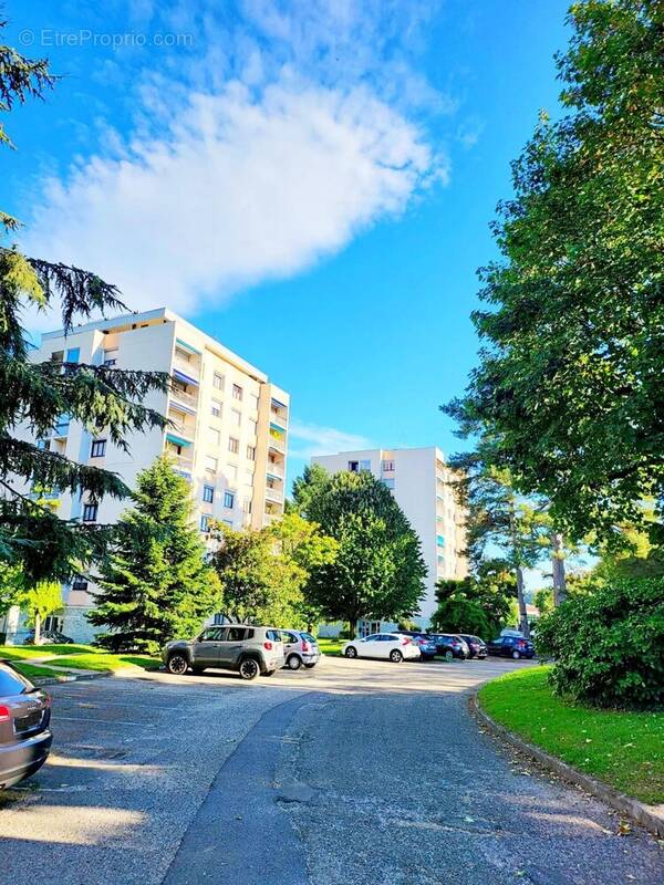 Appartement à SAINT-GENIS-LAVAL