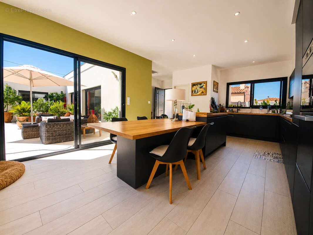 Villa contemporaine 4 faces avec piscine, grand séjour et garage - photo 3