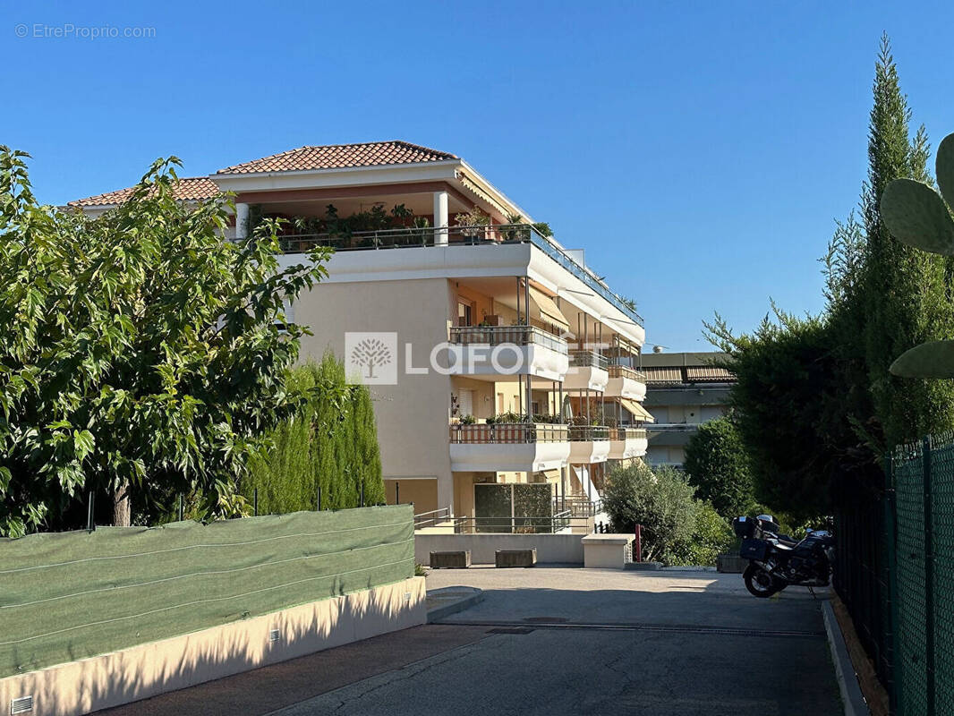 Appartement à SAINT-LAURENT-DU-VAR