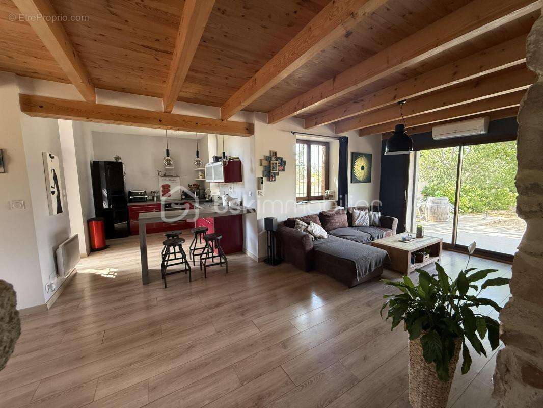 Coup de cœur ** maison en pierre rénovée ** environ 3 225 m² de terrain ** piscine ** sans vis-à-vis ** beau potentiel ** - photo 6