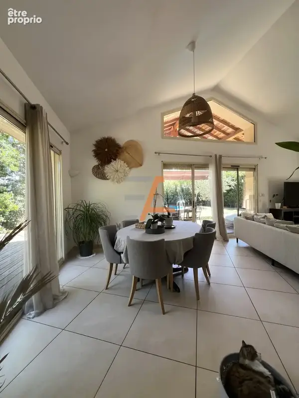 UNIEUX Maison d’architecte 120,80 m2   Terrain 1 000 m2   Piscine   Garage double - photo 8