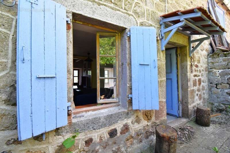 Petite ferme en pierres avec terrain SAINT-JULIEN-D'INTRES (07) - photo 5