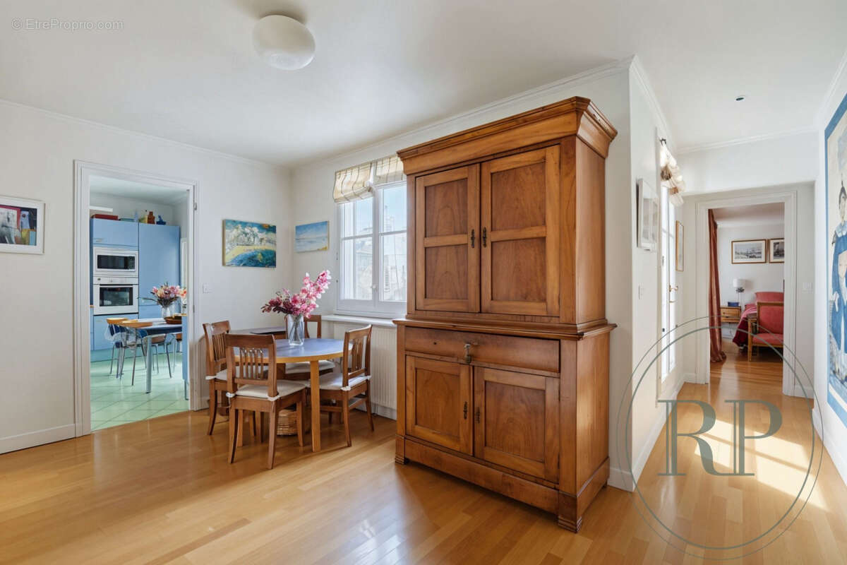 Appartement à PARIS-7E