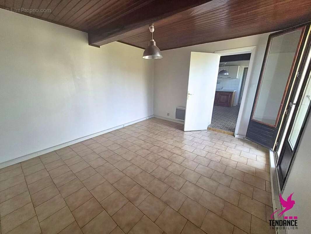 Maison à MONTAIGUT-SUR-SAVE