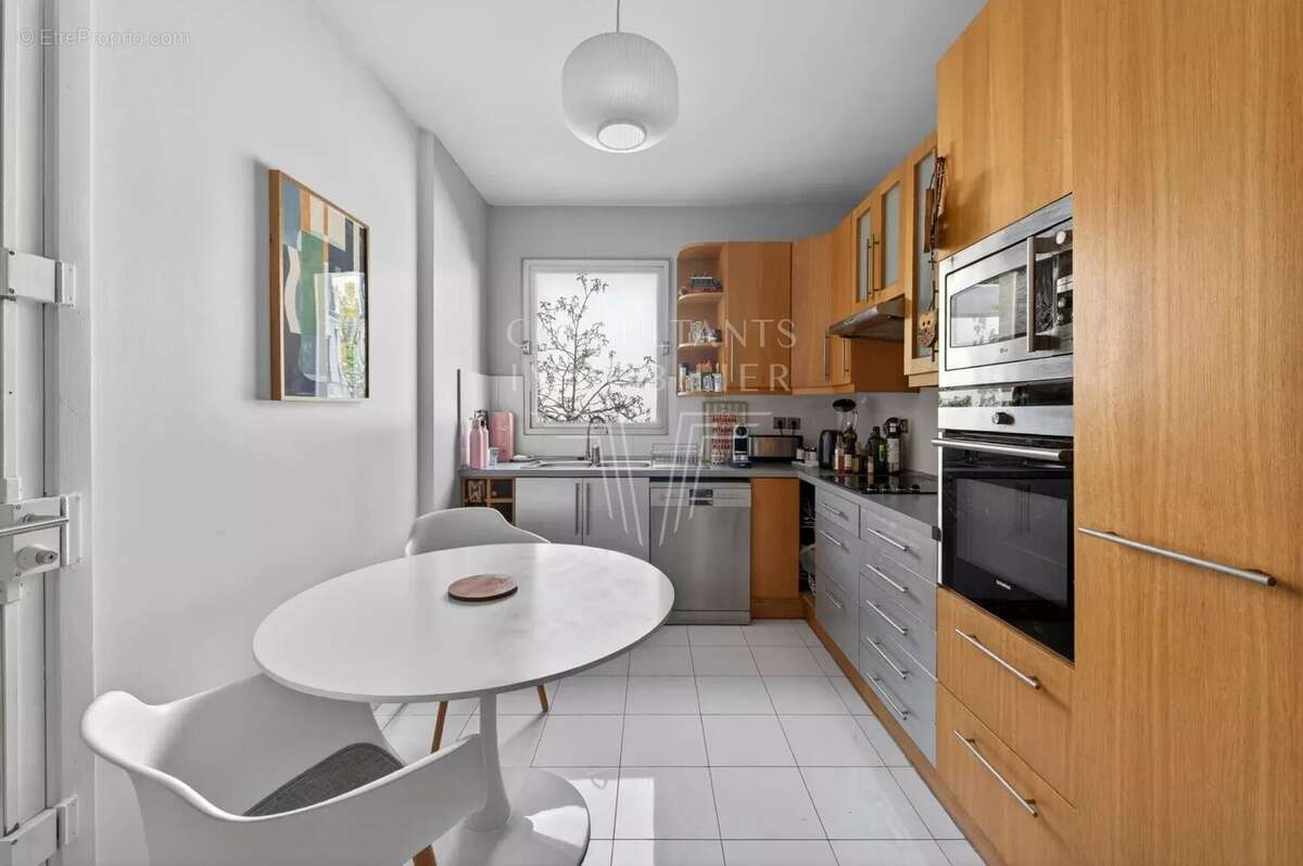 Appartement à NEUILLY-SUR-SEINE