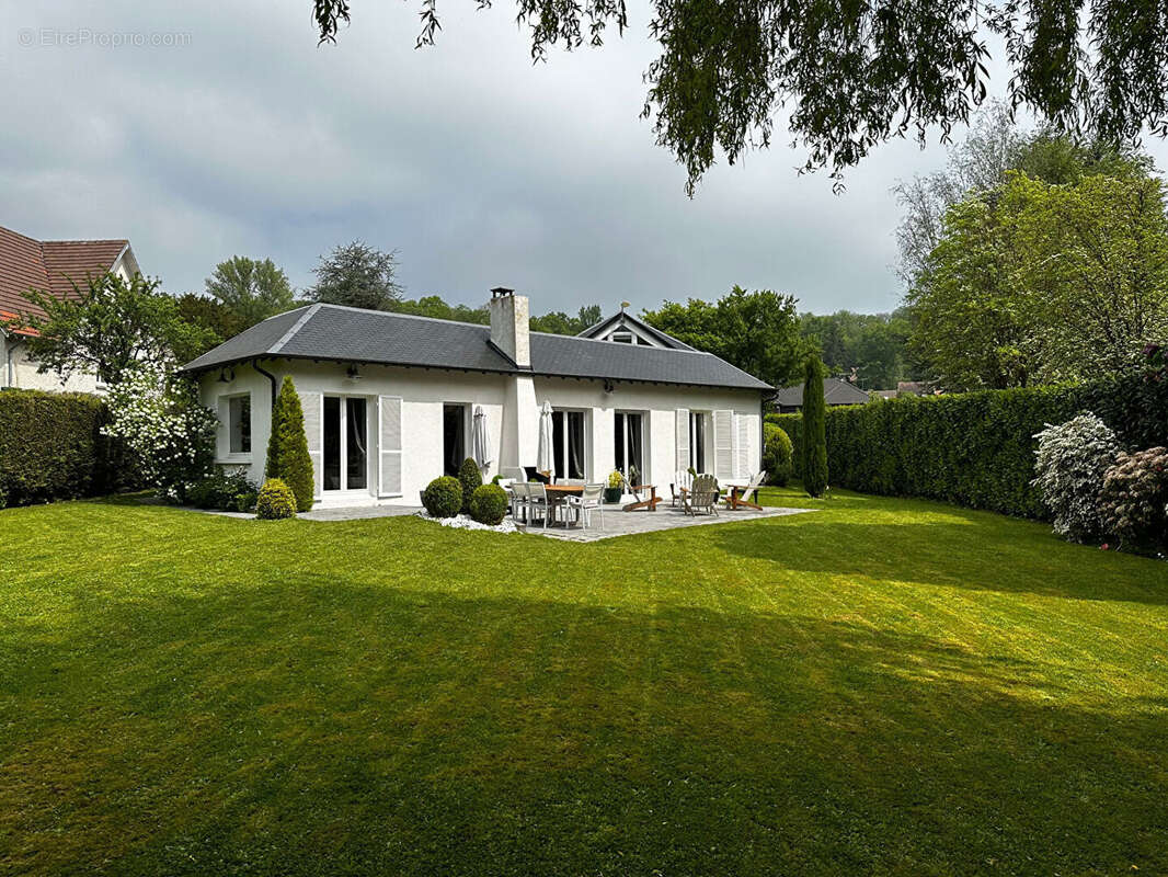 Maison à SAINT-NOM-LA-BRETECHE