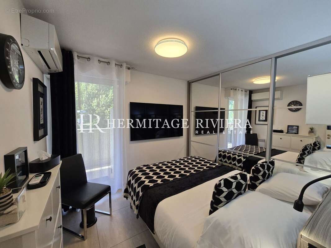 Chambre 1 - Appartement à BEAUSOLEIL